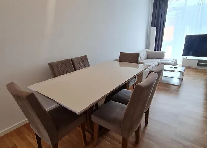 Two Storey Beautiful Location In Apartament *